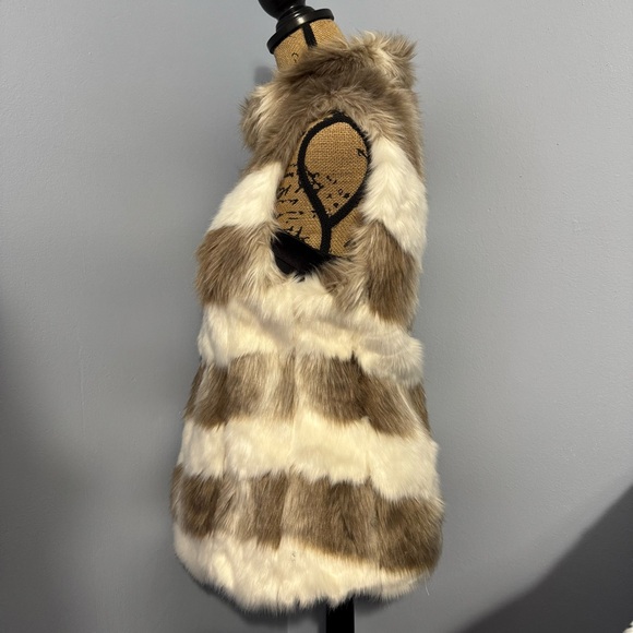 WHBM Faux Fur Vest - Picture 3 of 12